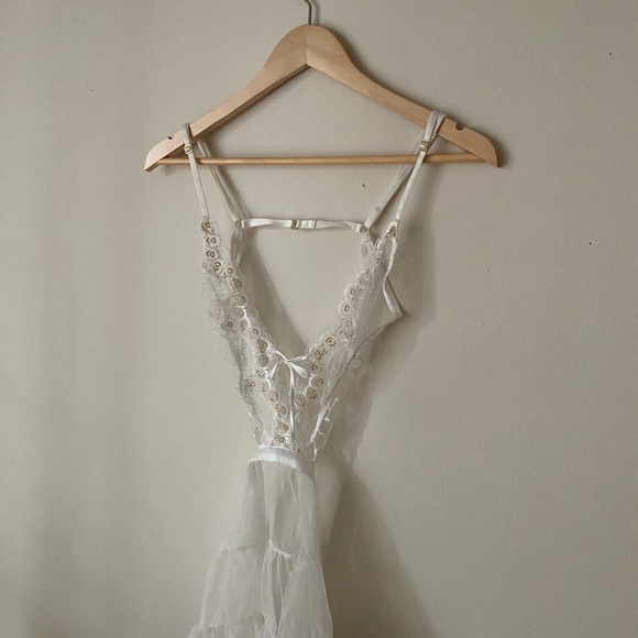 Victoria’s Secret White BabyDoll Lingerie - Picture 12 of 12